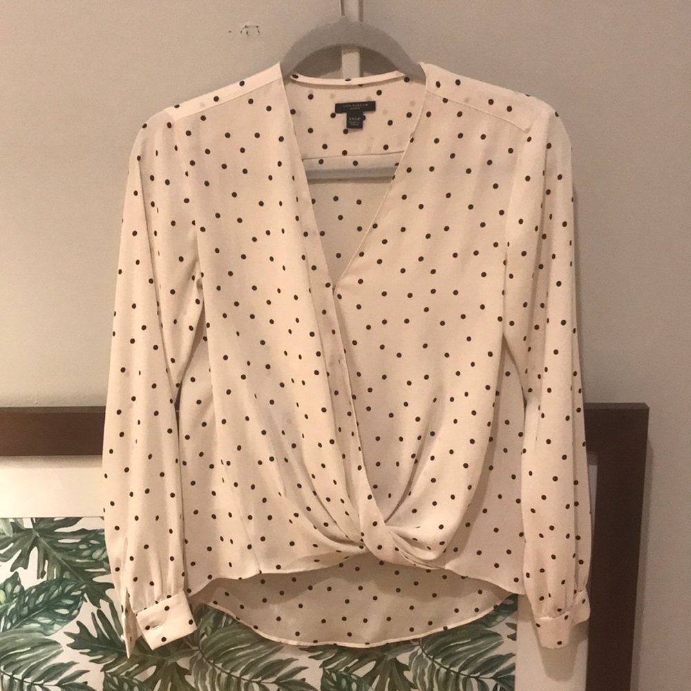 Front twist polka dot top